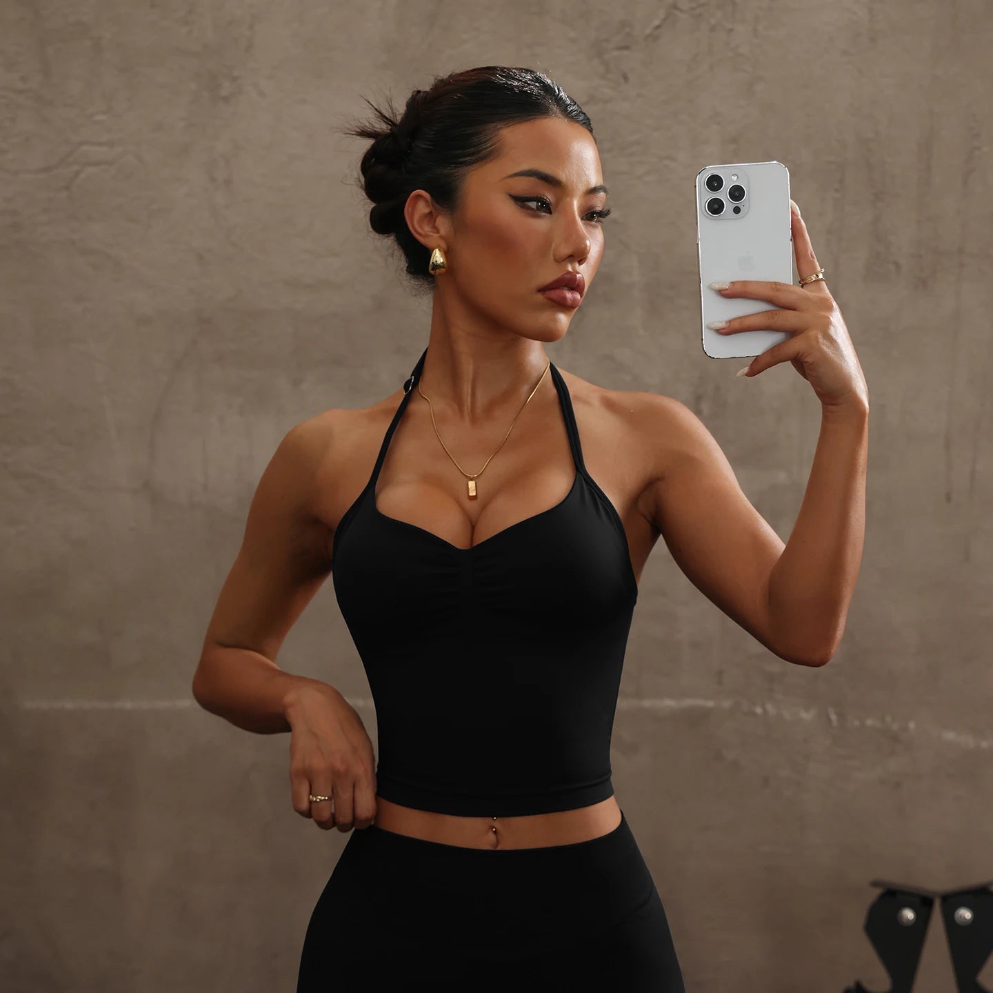Seamless Halter Neck Sports Bra Women Ruched V Neck Yoga Crop Top Padded Gym Workout Tank Top Sexy Backless Fitness Activewear