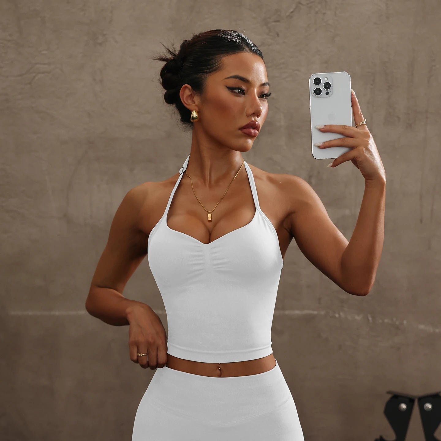 Seamless Halter Neck Sports Bra Women Ruched V Neck Yoga Crop Top Padded Gym Workout Tank Top Sexy Backless Fitness Activewear